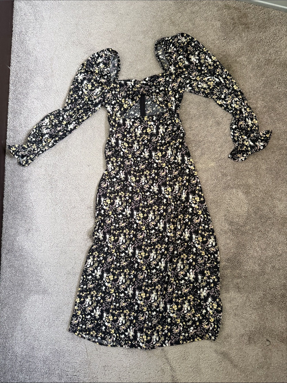 PrettyLittleThing Black Floral Puff-Sleeve Midi Dress